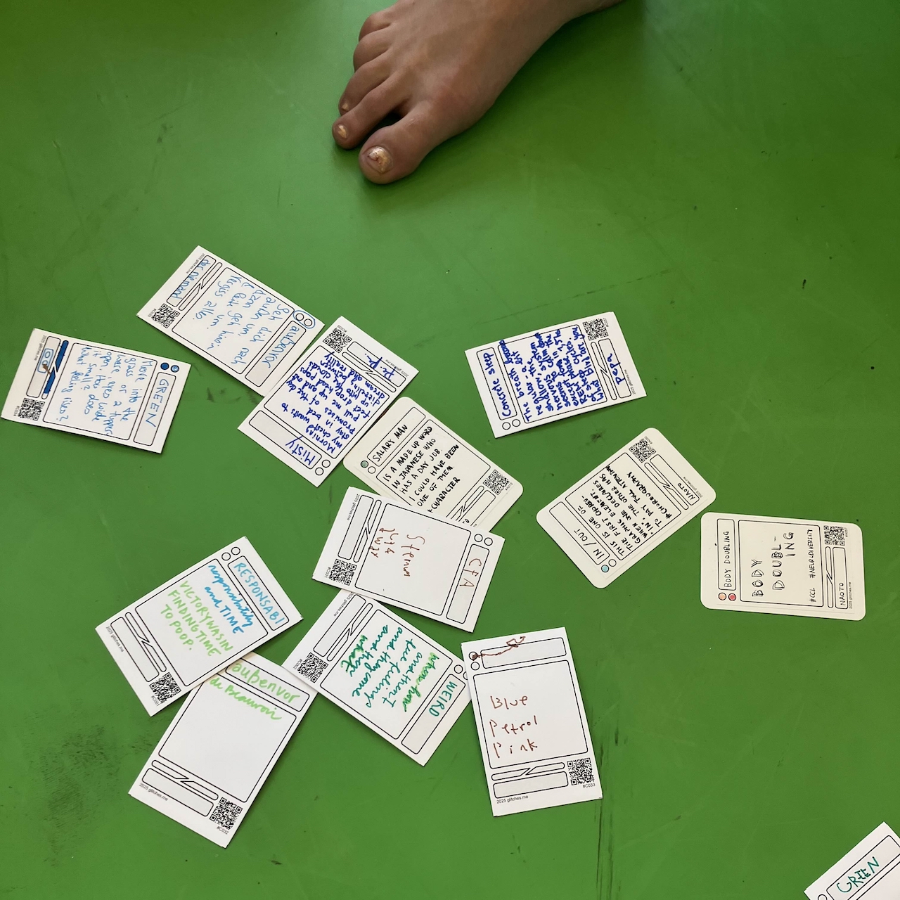 card.glitches.me – Co-designing a digital tool for dance making